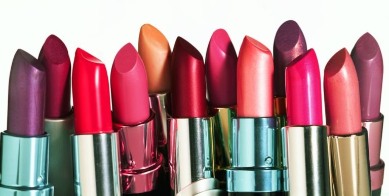 TOP 5 LIPSTICK COLOURS EVERY GIRL SHOULD HAVE