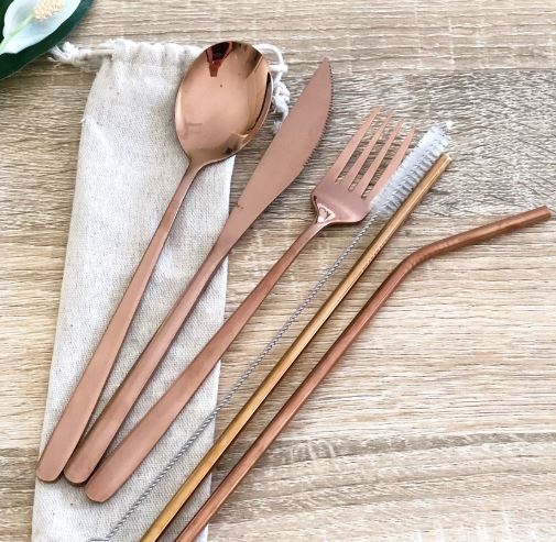 TRAVEL HACKS THAT EVERY GIRL NEEDS TO KNOW- travel cutlery reusable
